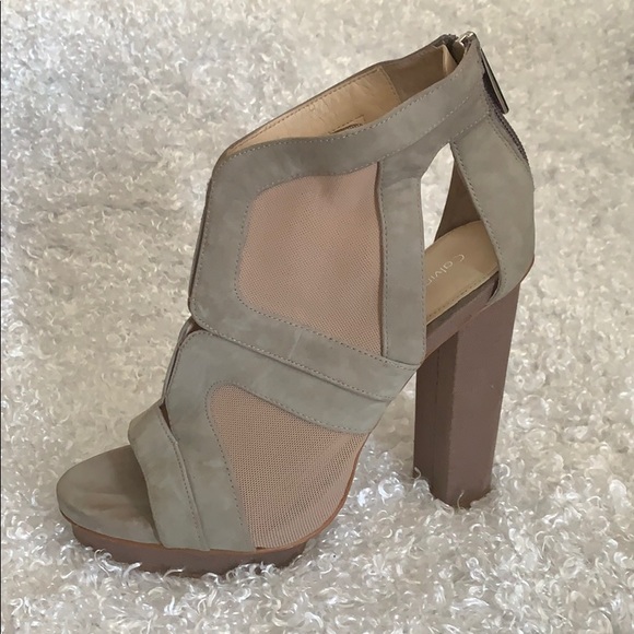 Calvin Klein, sporty peep-toe sandle. - Picture 3 of 3